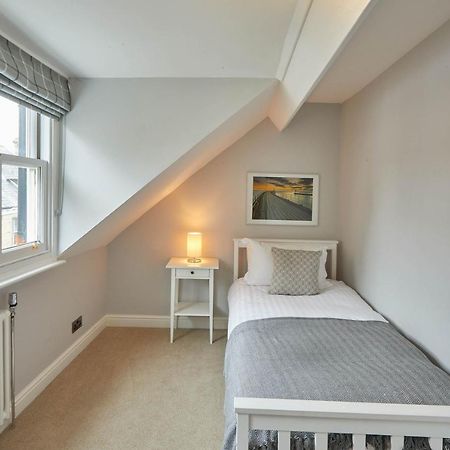 Host & Stay - Henderson House Уитби Экстерьер фото