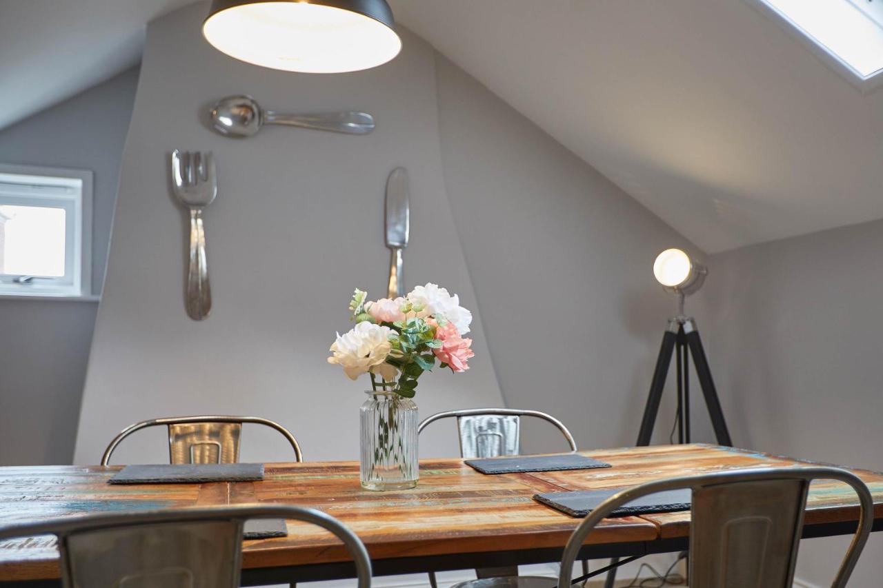 Host & Stay - Henderson House Уитби Экстерьер фото
